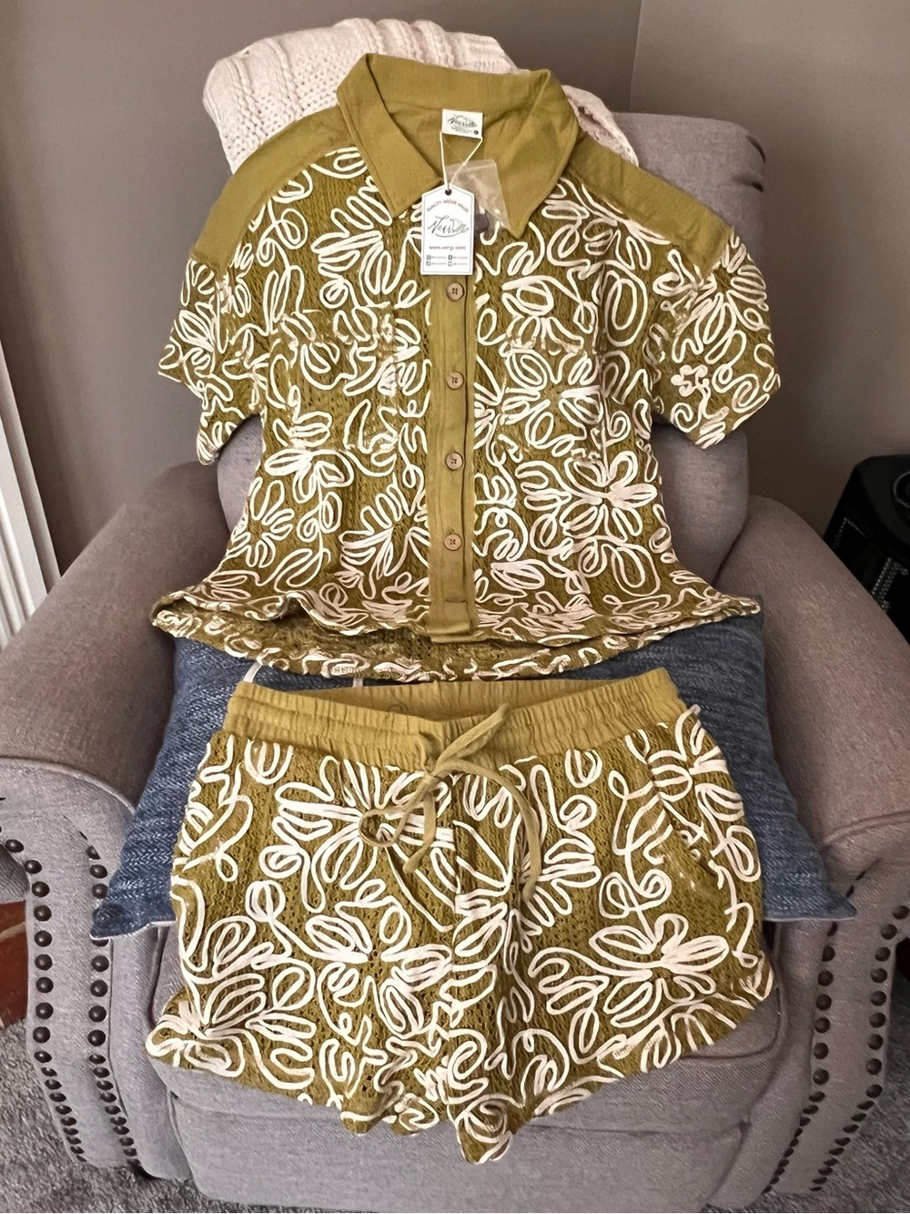 NWT, Very J, Olive Green Two-Piece Floral Lace Short set, Size Large